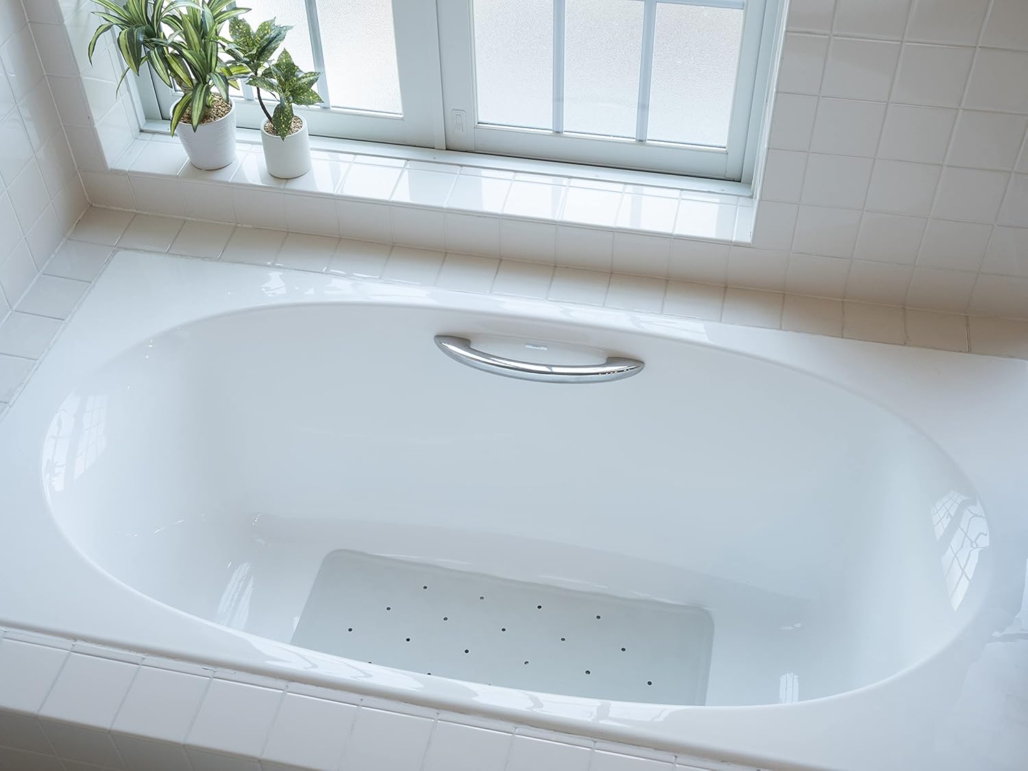 Croydex Rubagrip Bath Mat Non Slip Anti Mould for Inside Bath - Slip Resistant with Secure Grip Suction Cups, Easy to Clean, Made from Natural Rubber, Anti-Bacterial Hygiene 'N' Clean (Medium) - Image 5